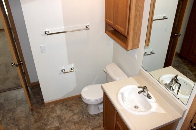 Building Photo - 2206 Shamrock Ln