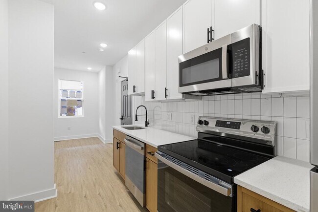 Building Photo - 4021 Brown St