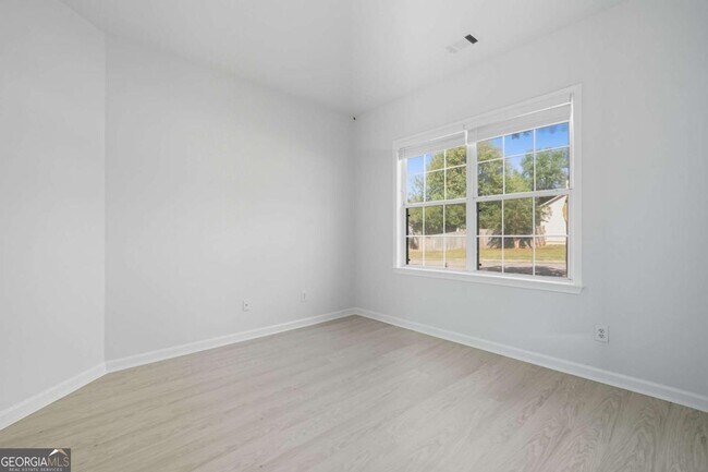 Building Photo - 4000 River Green Pkwy