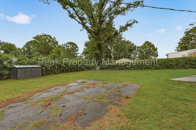 Building Photo - 2105 Fort Rice St