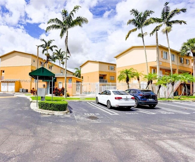 Building Photo - 6235 SW Kendale Lakes Cir