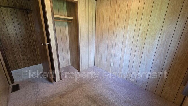 Building Photo - 2397 Alaska Ave E