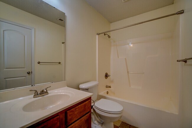 Building Photo - Large 2 BR, 2 BA Dual Master Suite in Boiling Springs Convenient to Shopping, Dining, Easy Access...