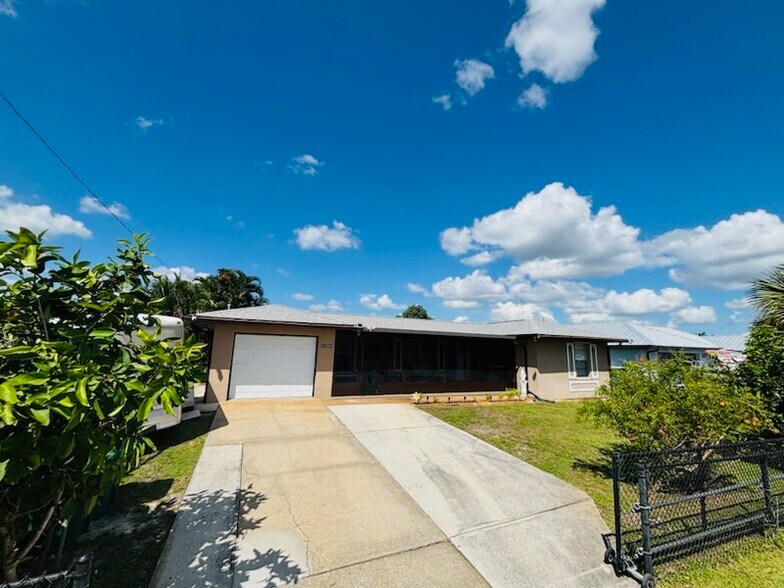 Primary Photo - 27064 Omni Ln
