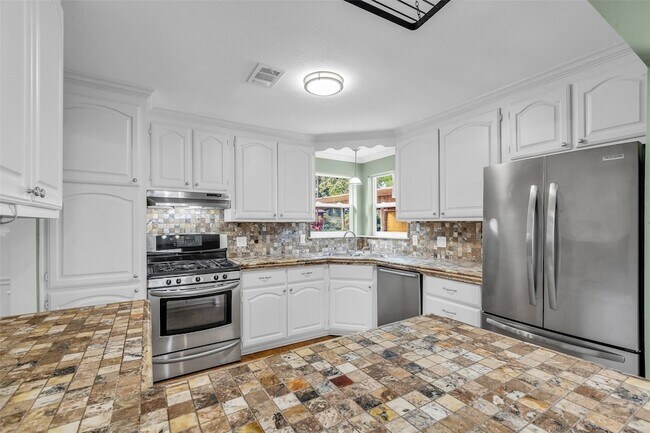 Building Photo - 4303 Piney Woods Dr