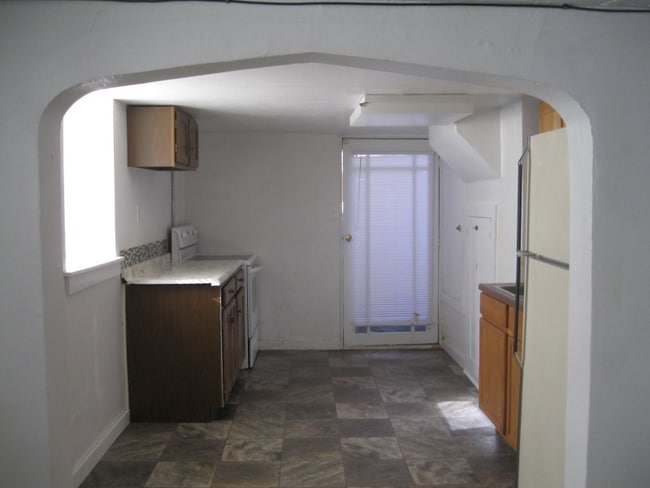 Building Photo - 817 7th St S