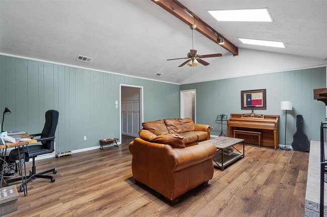 Building Photo - 203 Serenada Dr