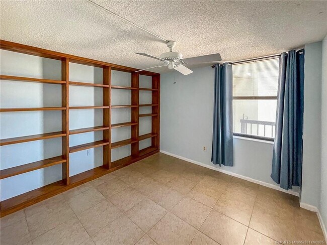 Building Photo - 10680 S Ocean Dr