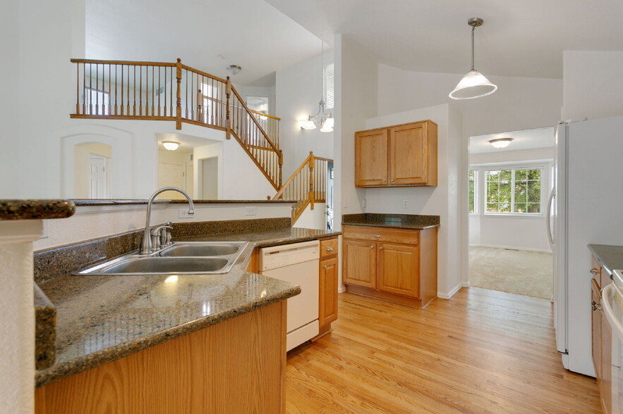 Building Photo - 4-Bedroom Home with Main-Level Suite, Gran...