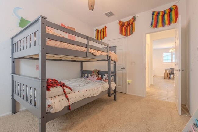 Building Photo - 3 Bedrooms, 2.5 Bathrooms