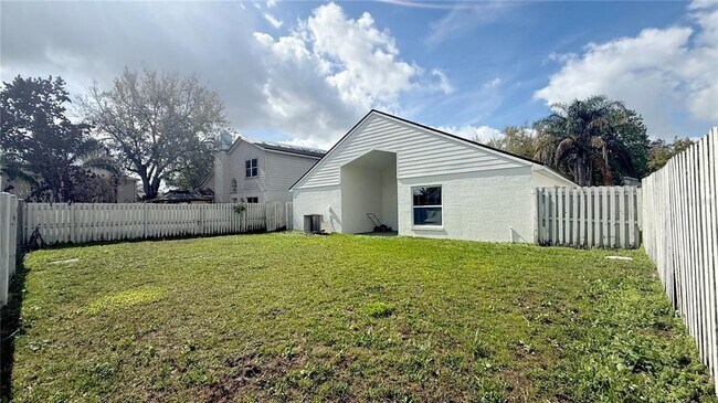 Building Photo - 13427 Heron Cove Dr