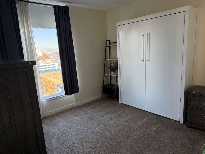 Building Photo - 400 W Ocean Blvd