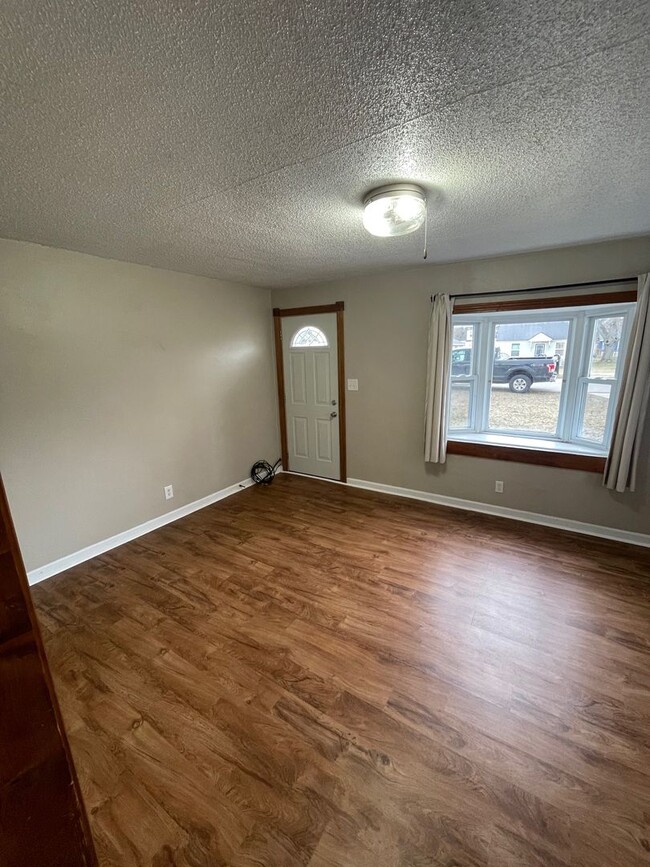 Building Photo - Lovely 2 Bedroom Southside Holland