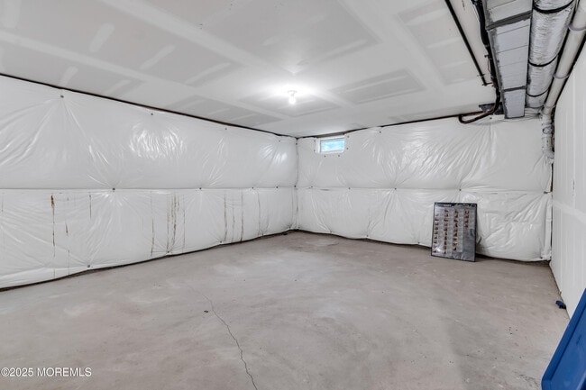 Building Photo - 317 Tulip Ct