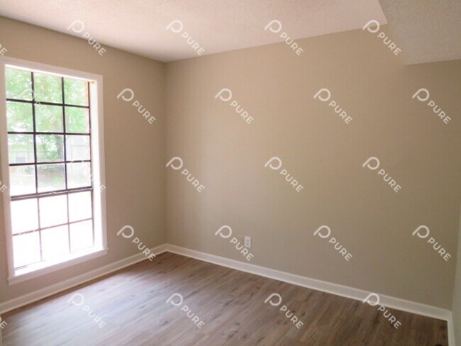 Building Photo - 3606 White Oak Way SW