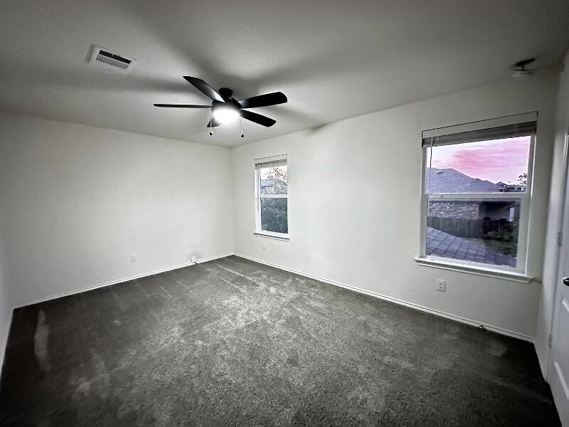 Building Photo - 2013 Split Diamond Way