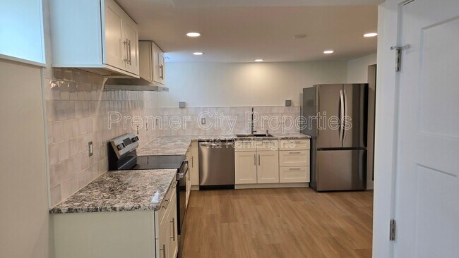 Building Photo - 240 Mcgregor Ave