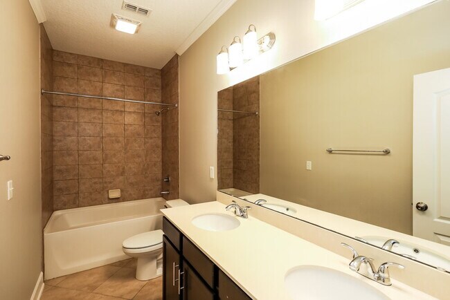 Building Photo - 2171 Club Lake Dr