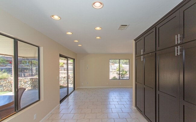 Building Photo - Charming 4 bedroom Home in Oceanside