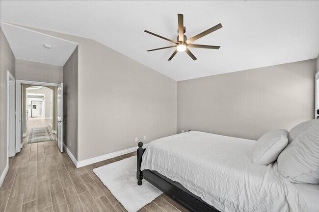 Building Photo - Stunning 3-Bedroom Townhome with Spacious Backyard & Fireplace