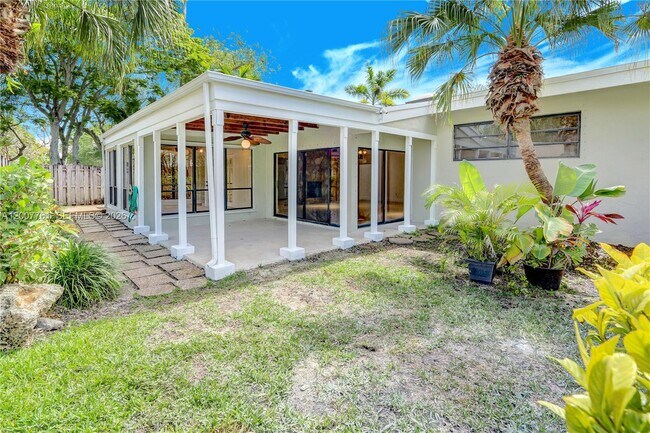 Building Photo - 9103 SW 78th Pl