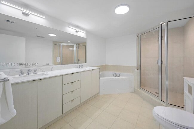 Building Photo - 16699 Collins Ave