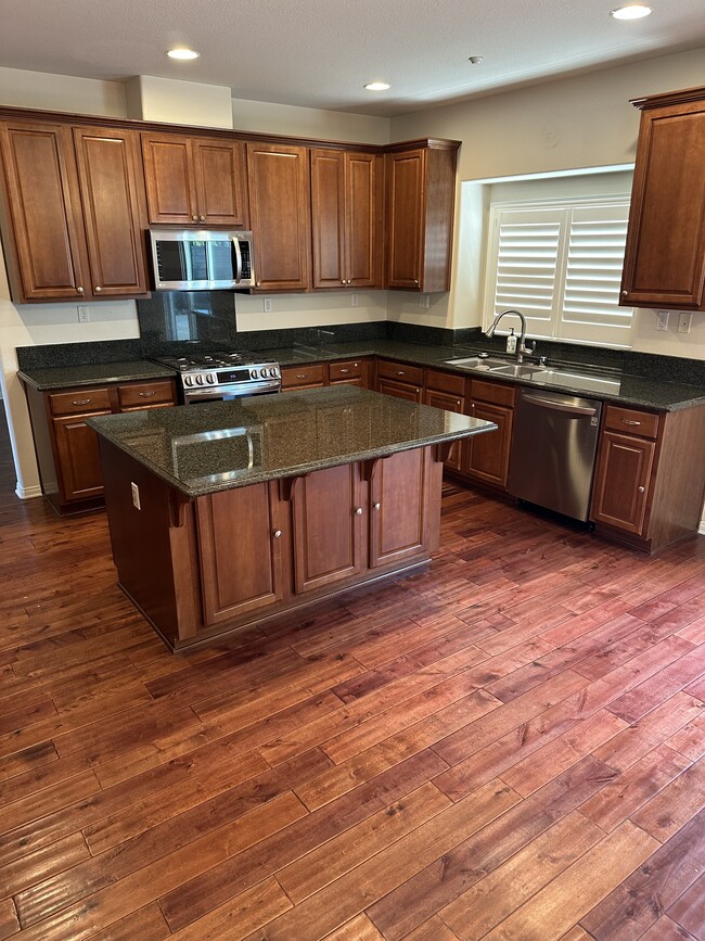 Building Photo - 16275 Summerset Street