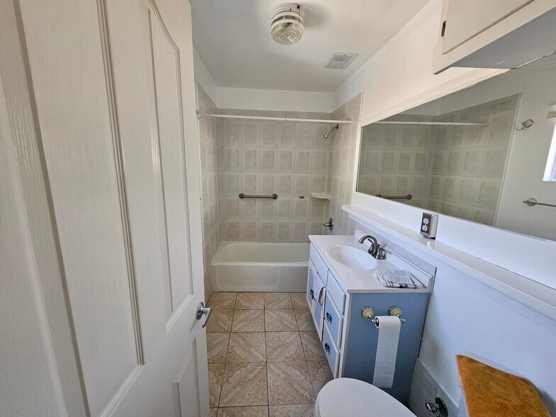 Bath - 657 W Oliver St