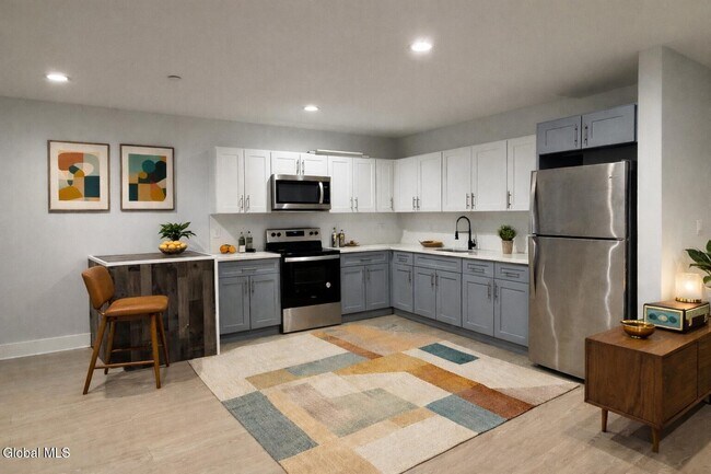 Building Photo - 5 Broadway