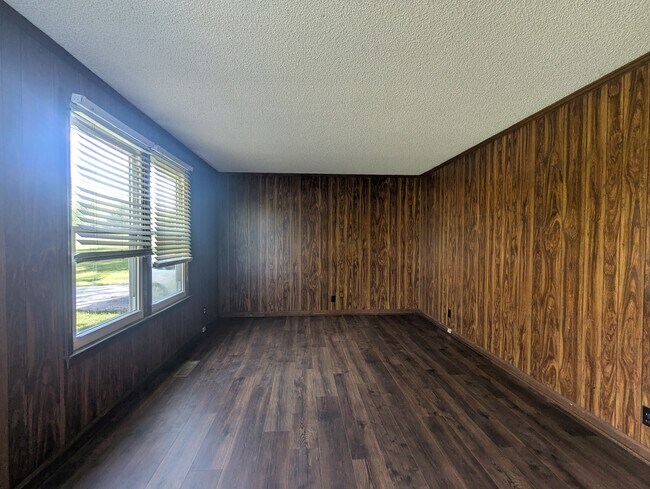 Building Photo - 417 Willis Pass