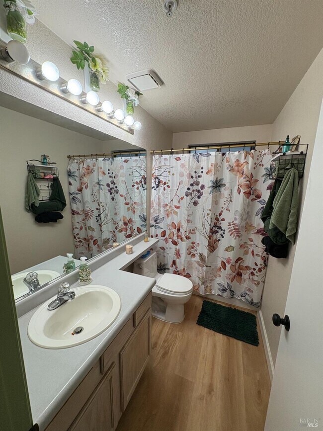 Building Photo - 136 Sea Crest Cir