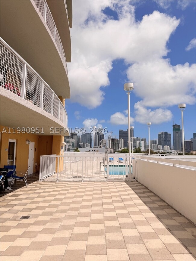 Building Photo - 900 SW 8th St