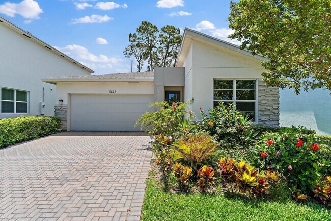 Building Photo - 6825 Pointe of Woods Dr