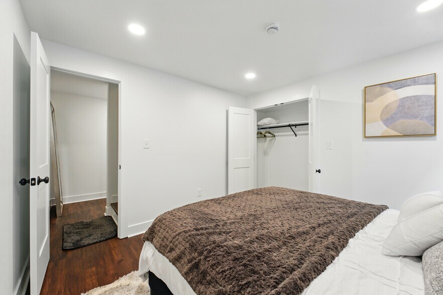 Building Photo - 8125 Bayou Bend Blvd