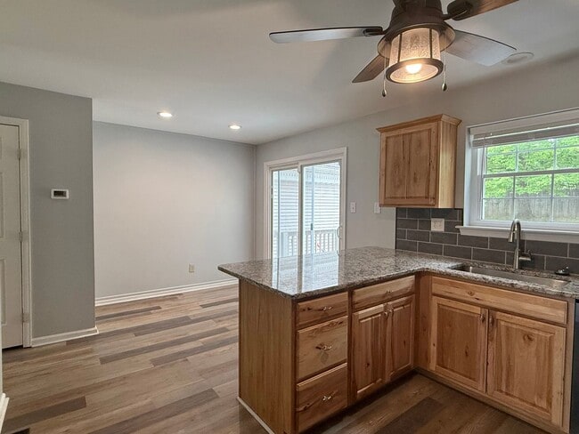 Building Photo - Townhome in Aston, PA