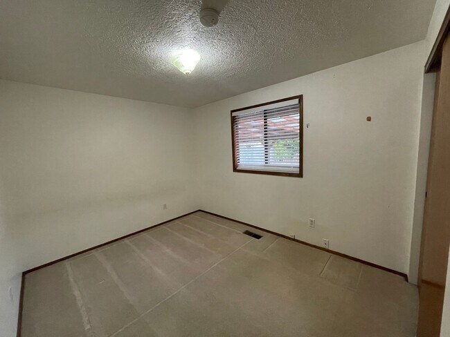 Building Photo - 3526 SE 118th Ave