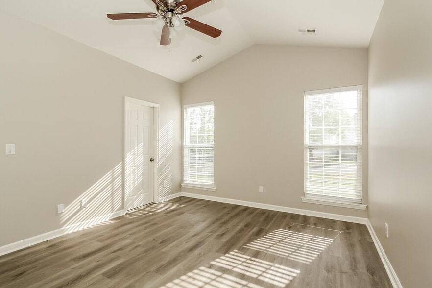 Building Photo - 8704 Rozumny Dr