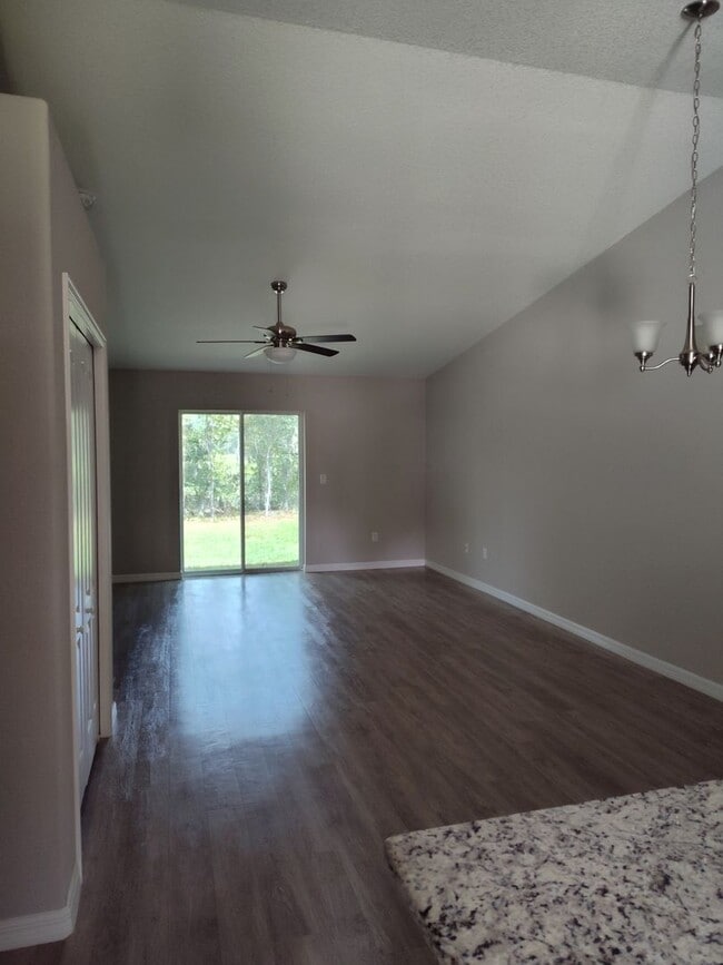 Building Photo - Charming 2BR/2BA Duplex in Citrus Springs ...