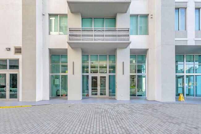 Building Photo - 300 S Australian Ave