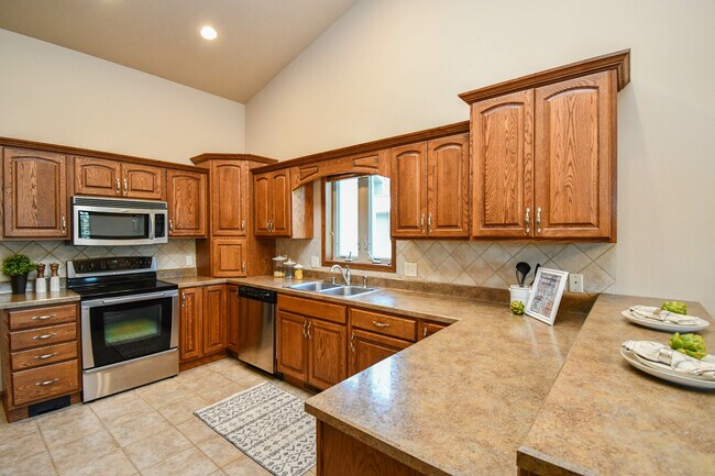 Building Photo - 3908 W 89th St