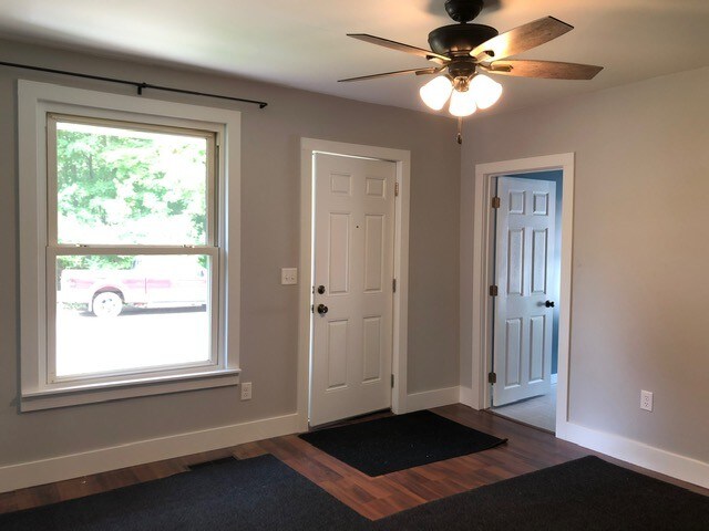 Building Photo - 662 Lamberton St NE