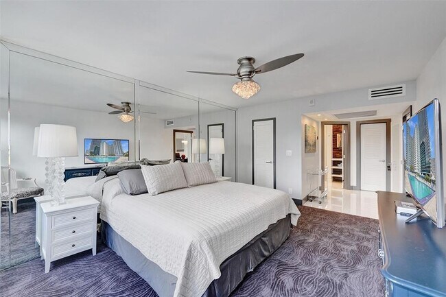 Building Photo - 2030 S Ocean Dr