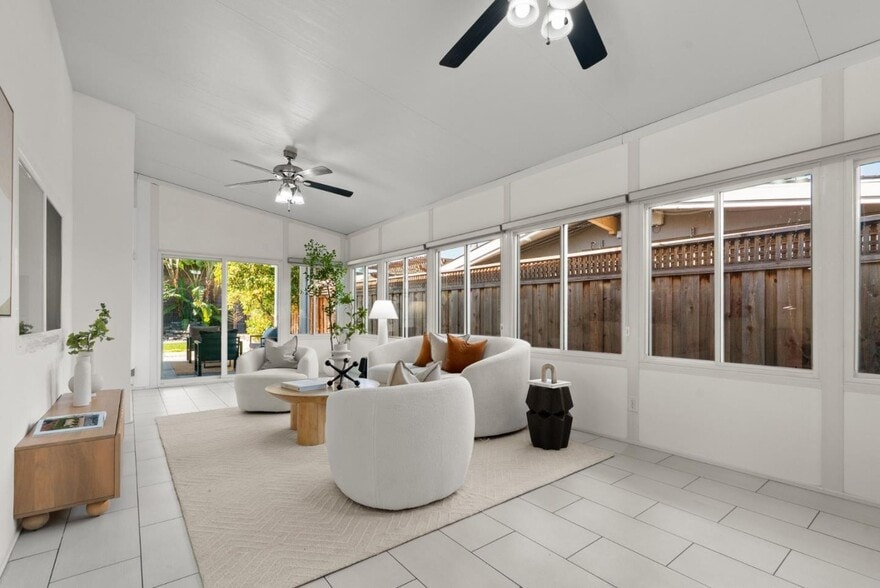 Building Photo - 786 Lakewood Dr