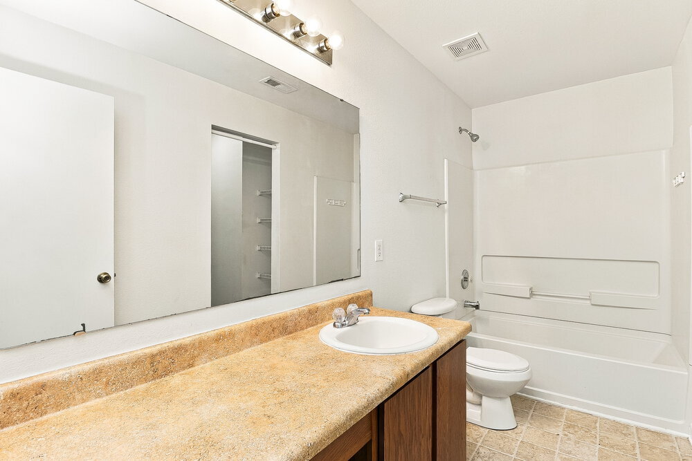 Building Photo - 1605 Bray Dr