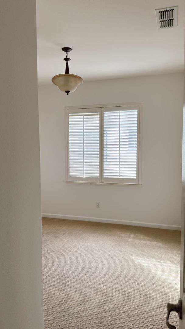Building Photo - MOVE IN SPECIAL!!!! Month of November free