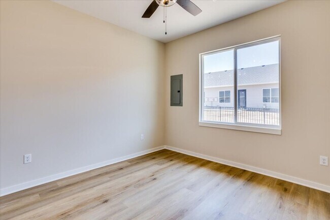 Building Photo - Edgewater Villas-Maxwell Plan