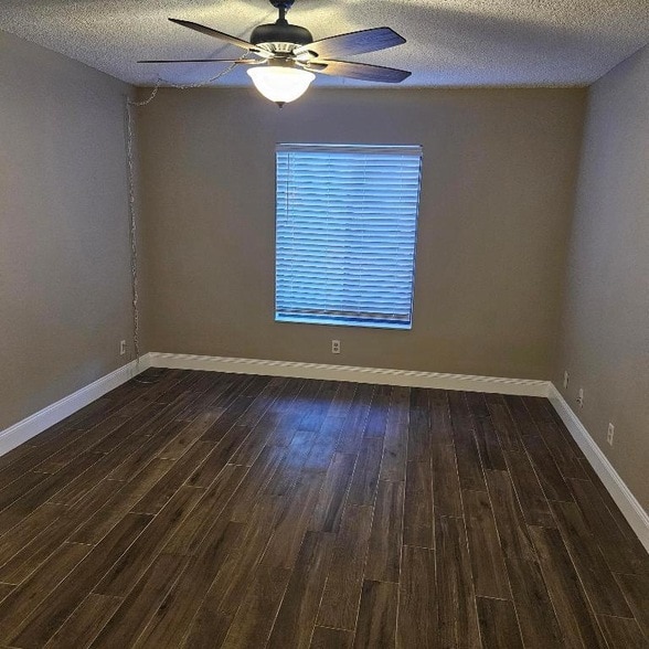 Building Photo - 706 Sunny Pine Way