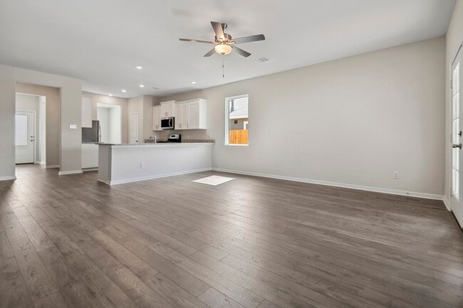 Building Photo - 15463 Maple Ter Dr