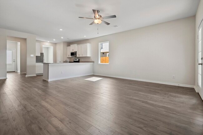 Building Photo - 16449 Blossom Grv Dr
