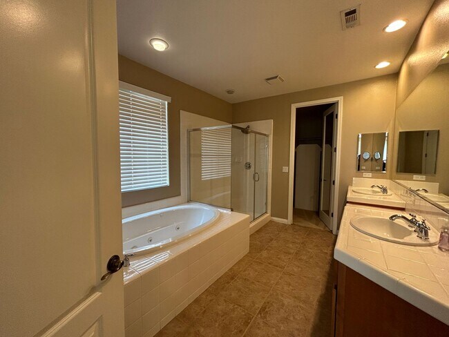 Building Photo - 15005 Via Messina Dr